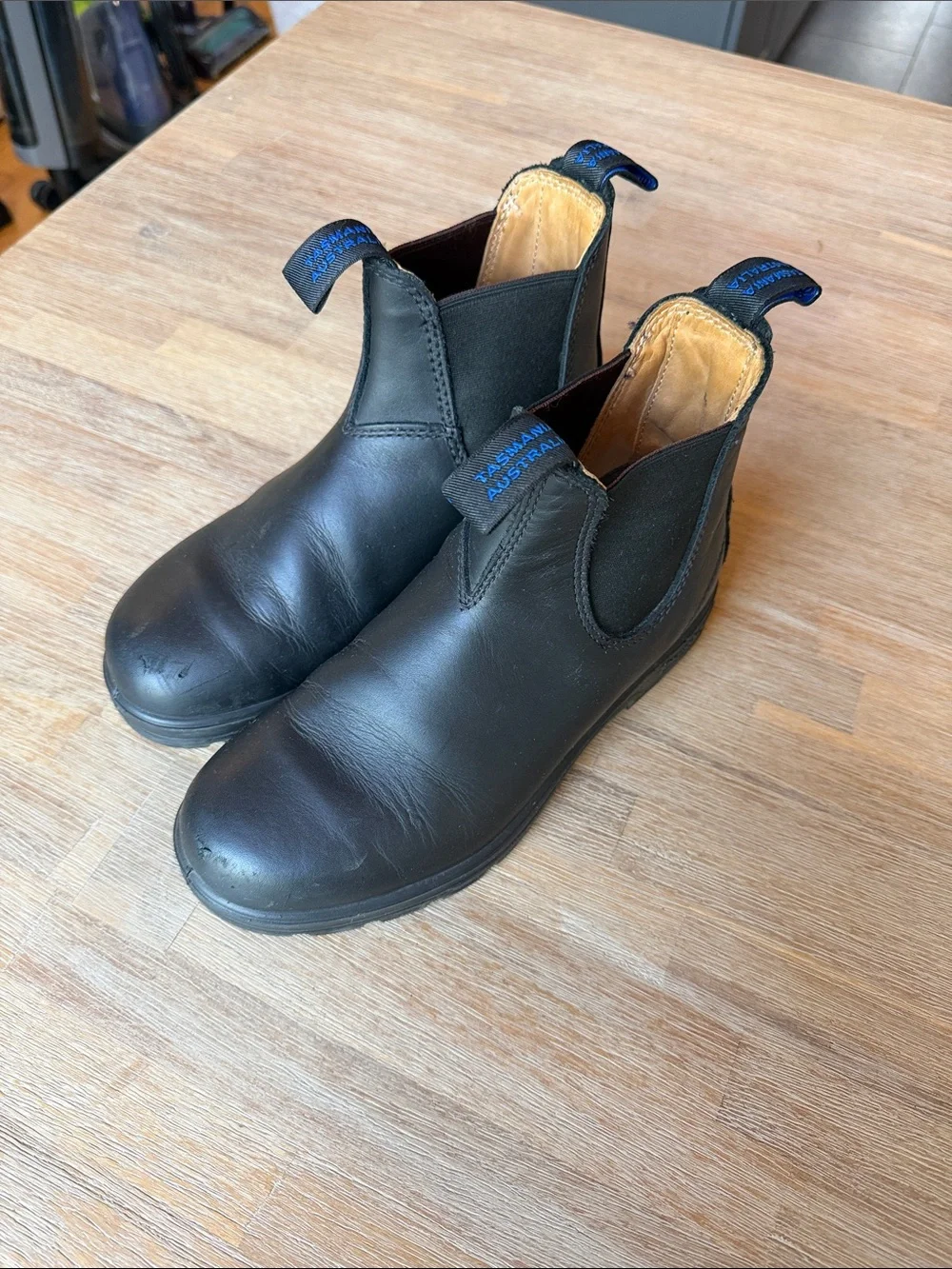 Blundstones | Women’s Thermal #566 3M Thinsulate Black Chelsea with Pull Tab | 7